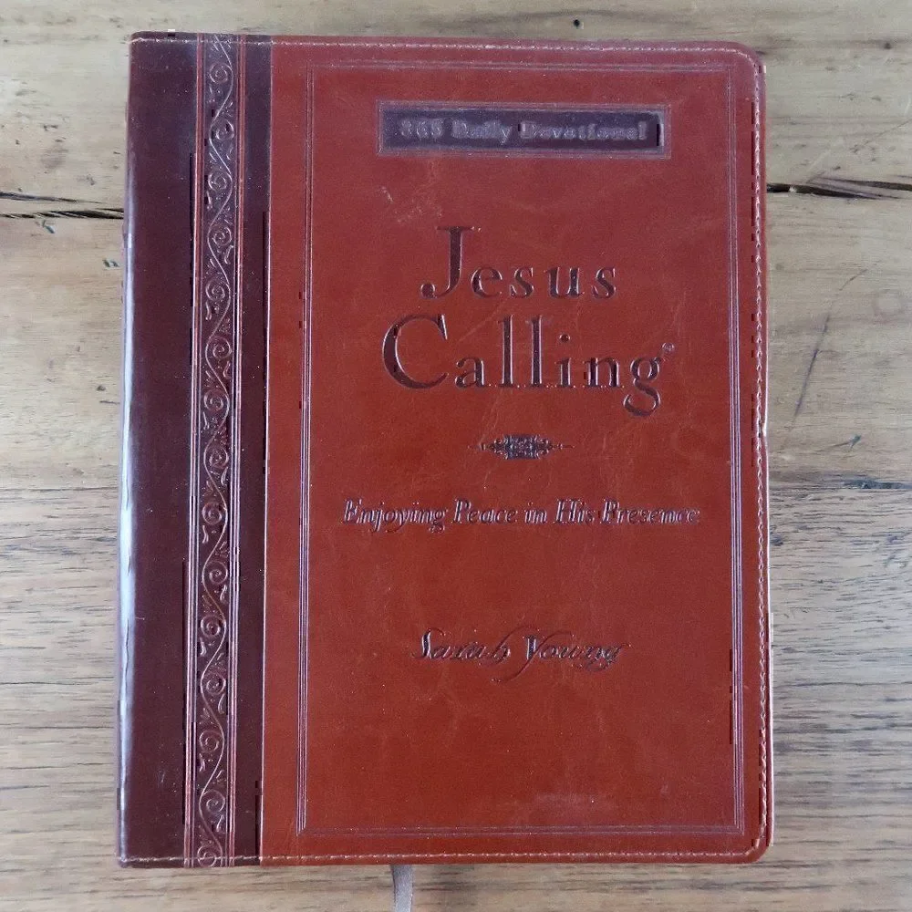 BIBLE BOOKS BUNDLE JESUS CALLING THE GOSPEL ACCORDING TO LUKE